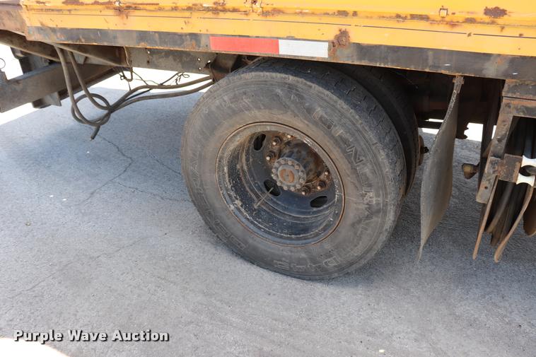 image for item DQ9322 1991 Ford F700 service truck