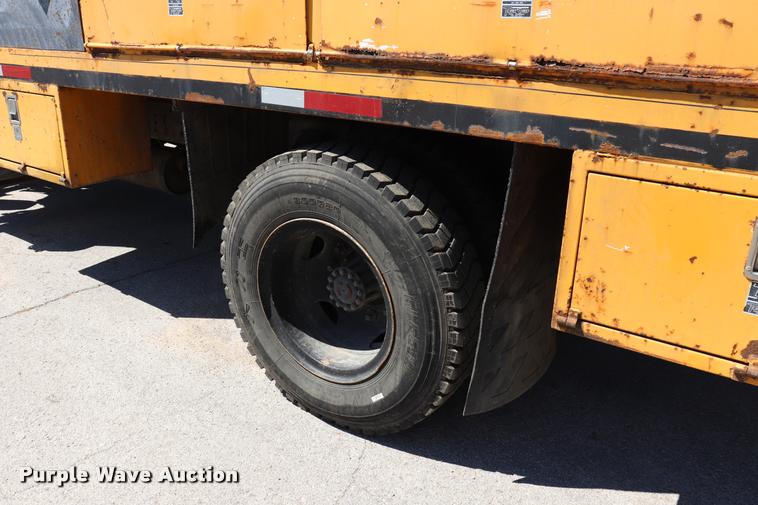 image for item DQ9322 1991 Ford F700 service truck