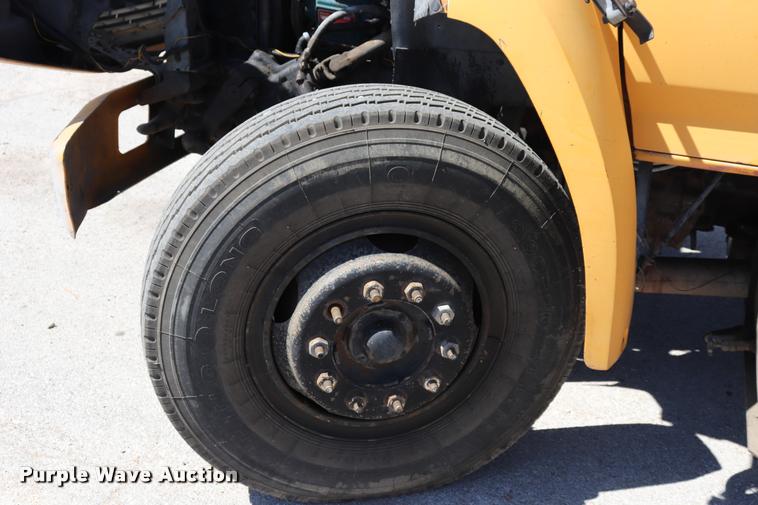 image for item DQ9322 1991 Ford F700 service truck