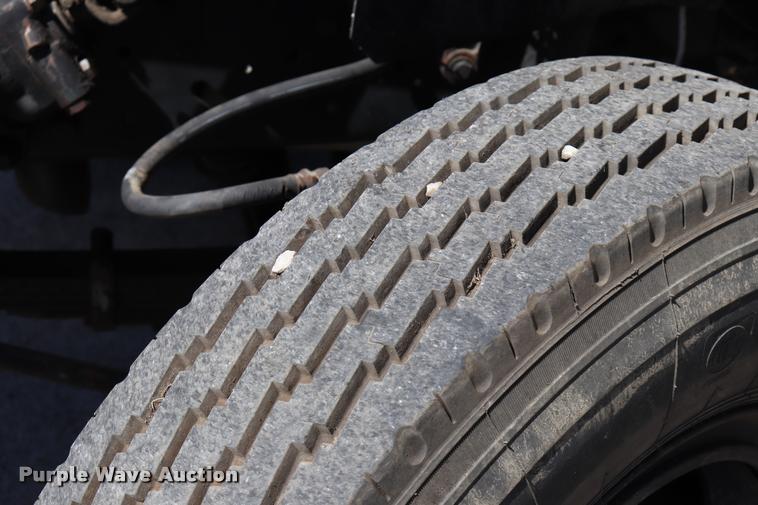 image for item DQ9322 1991 Ford F700 service truck