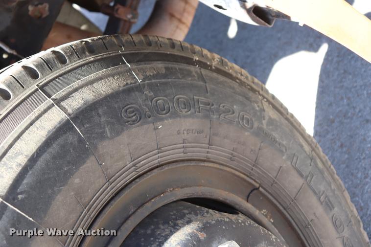 image for item DQ9322 1991 Ford F700 service truck