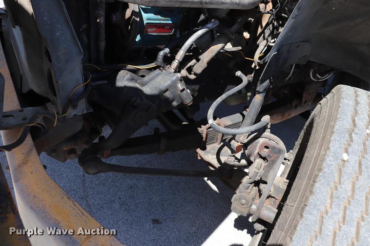 image for item DQ9322 1991 Ford F700 service truck