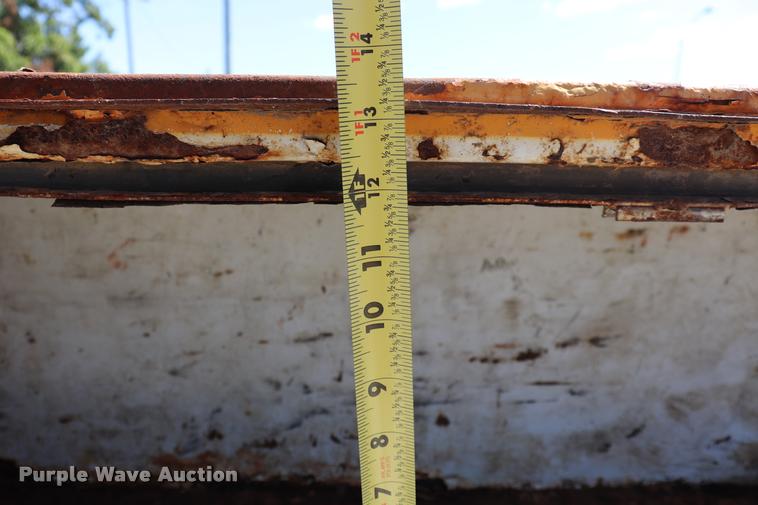 image for item DQ9322 1991 Ford F700 service truck