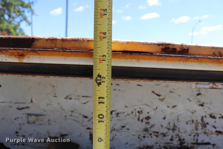 image for item DQ9322 1991 Ford F700 service truck