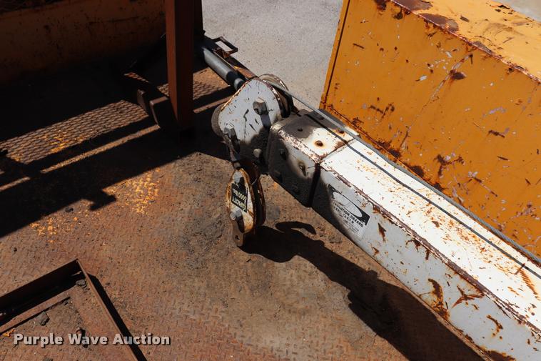 image for item DQ9322 1991 Ford F700 service truck