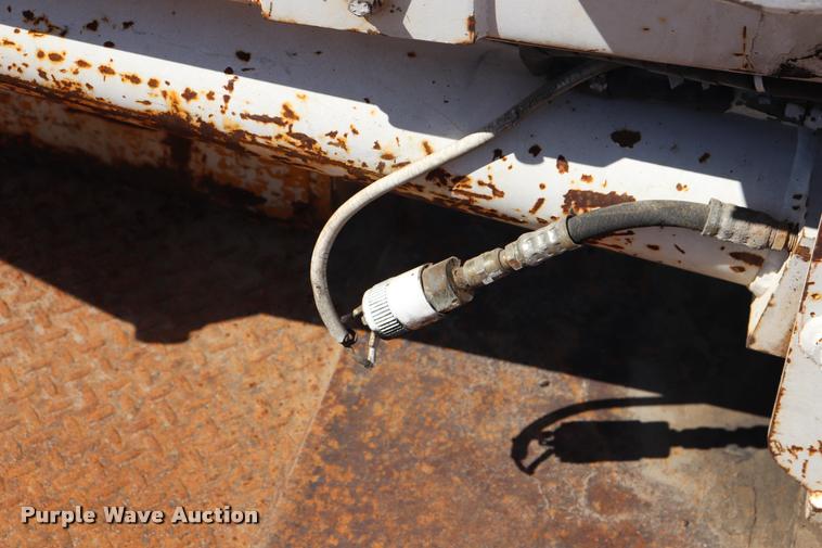 image for item DQ9322 1991 Ford F700 service truck