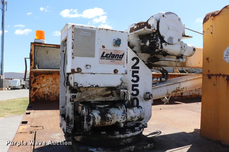 image for item DQ9322 1991 Ford F700 service truck