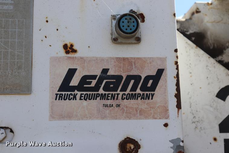 image for item DQ9322 1991 Ford F700 service truck