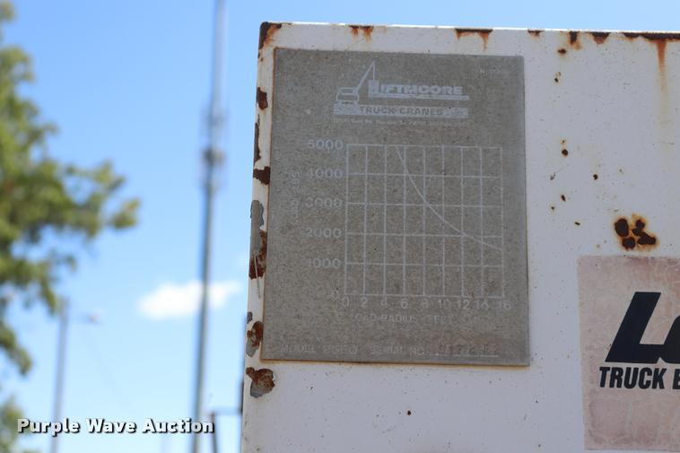 image for item DQ9322 1991 Ford F700 service truck