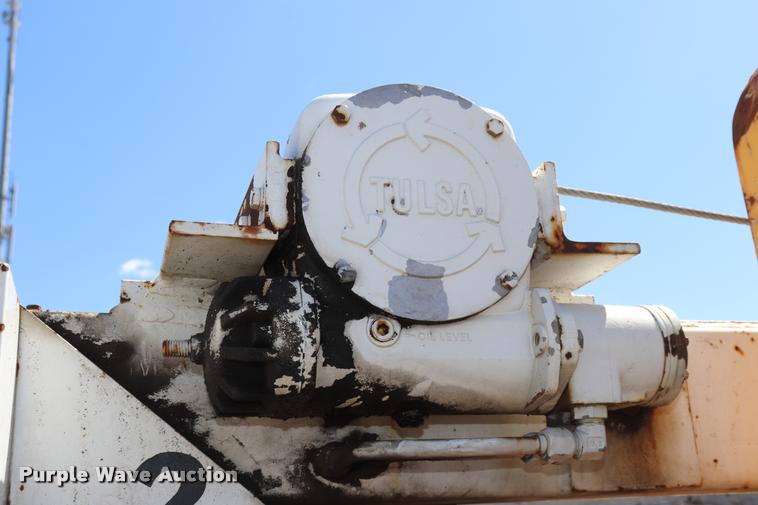 image for item DQ9322 1991 Ford F700 service truck