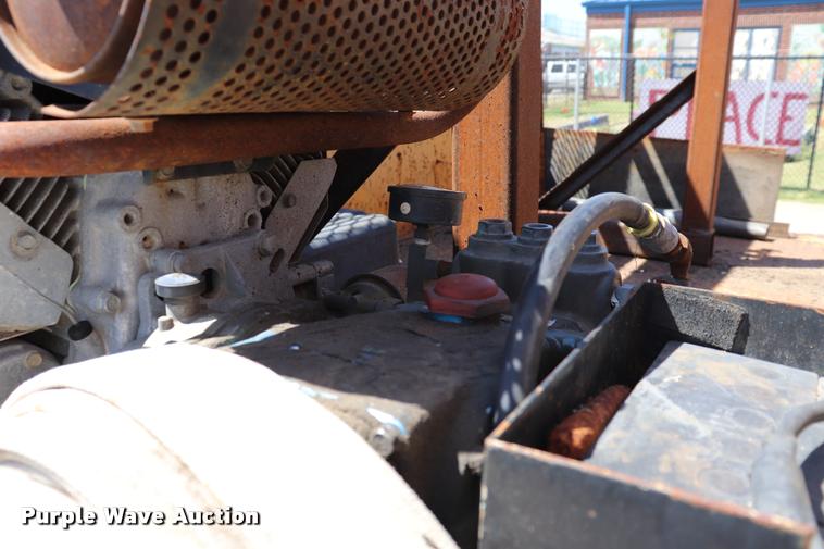 image for item DQ9322 1991 Ford F700 service truck