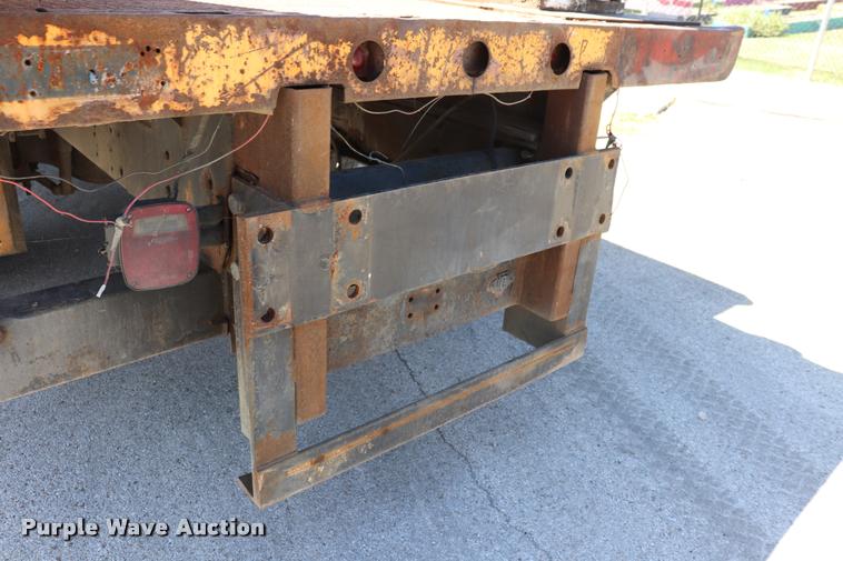 image for item DQ9322 1991 Ford F700 service truck