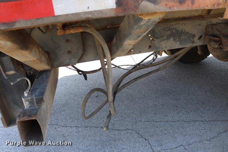 image for item DQ9322 1991 Ford F700 service truck