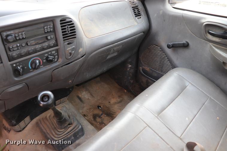 image for item DQ9354 2003 Ford F150 XL pickup truck