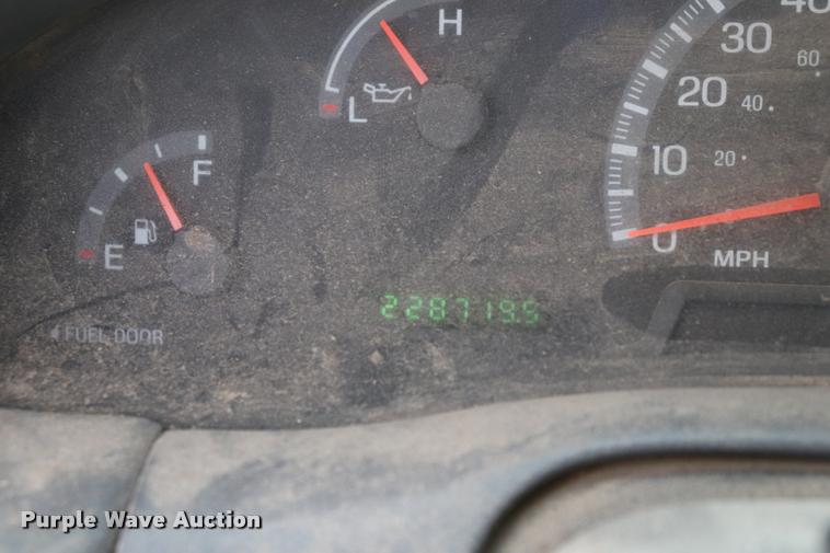 image for item DQ9354 2003 Ford F150 XL pickup truck