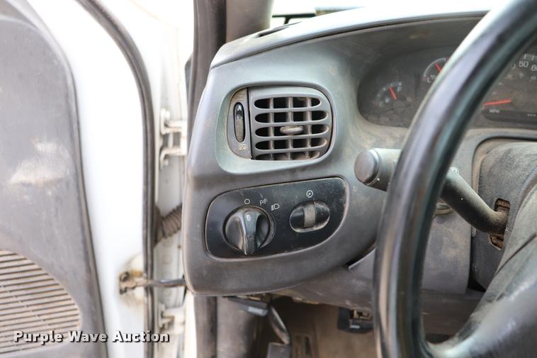 image for item DQ9354 2003 Ford F150 XL pickup truck