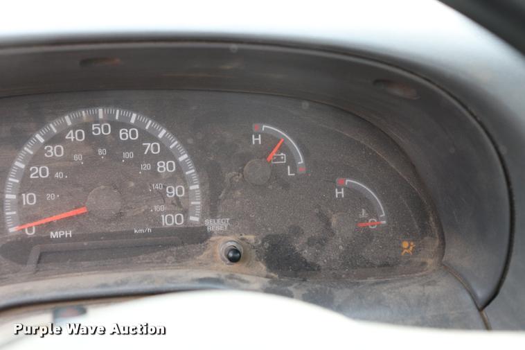 image for item DQ9354 2003 Ford F150 XL pickup truck