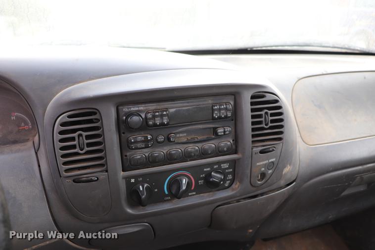 image for item DQ9354 2003 Ford F150 XL pickup truck