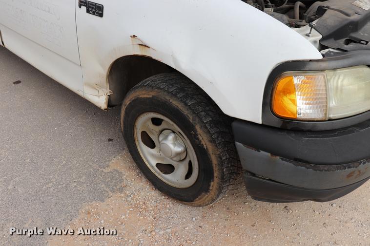 image for item DQ9354 2003 Ford F150 XL pickup truck