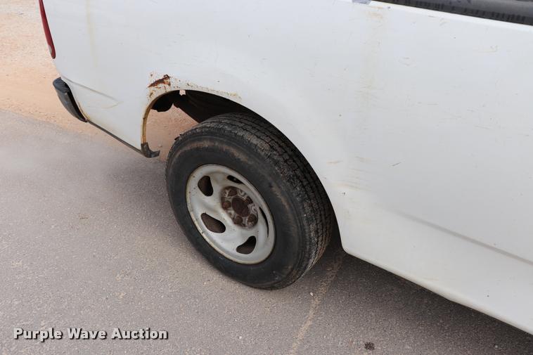 image for item DQ9354 2003 Ford F150 XL pickup truck