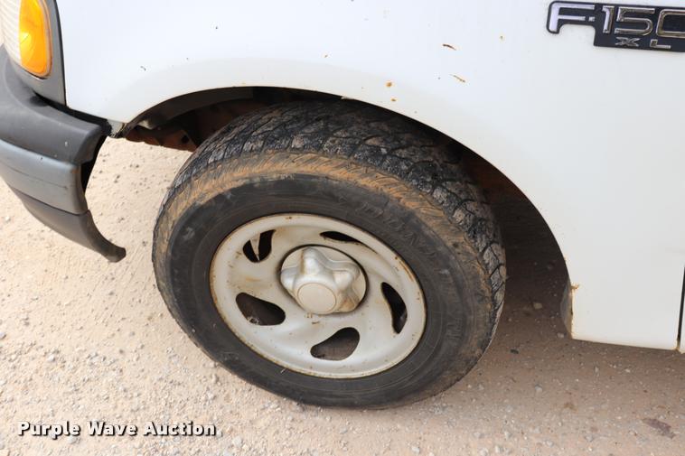 image for item DQ9354 2003 Ford F150 XL pickup truck