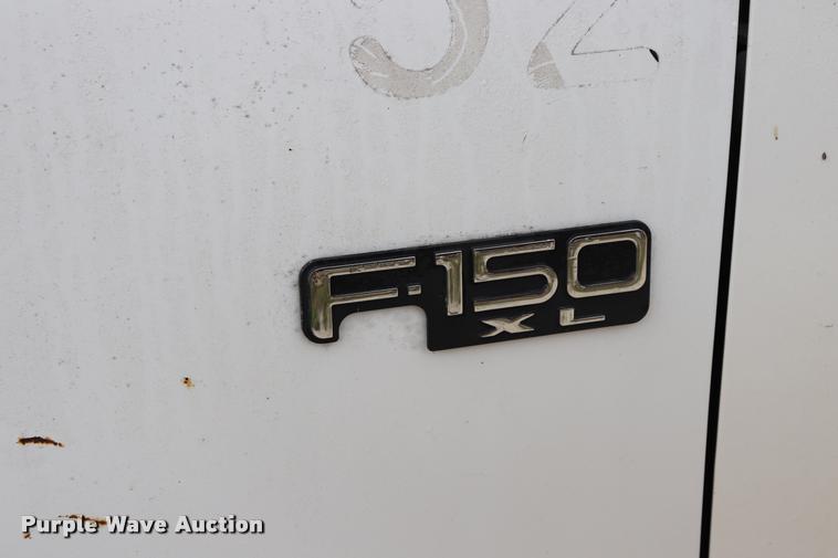 image for item DQ9354 2003 Ford F150 XL pickup truck