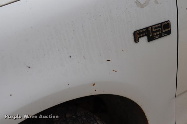 image for item DQ9354 2003 Ford F150 XL pickup truck