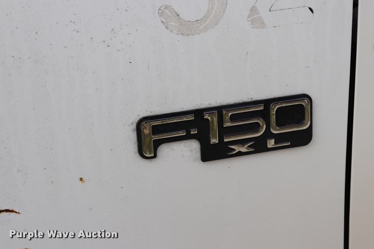 image for item DQ9354 2003 Ford F150 XL pickup truck