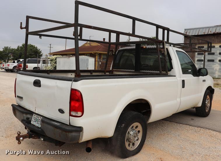 image for item DQ9355 2005 Ford F250 Super Duty XL pickup truck