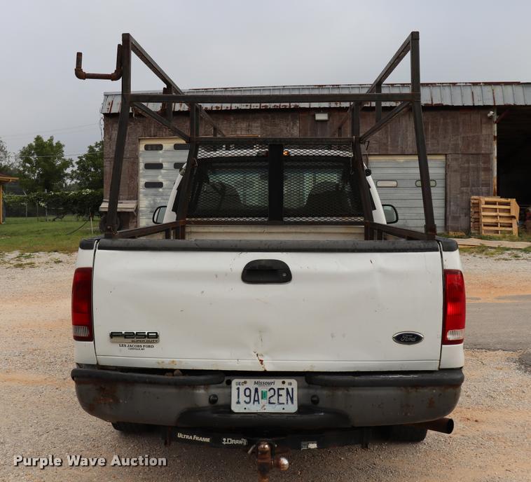 image for item DQ9355 2005 Ford F250 Super Duty XL pickup truck