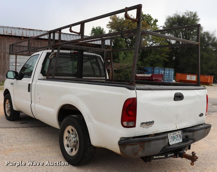 image for item DQ9355 2005 Ford F250 Super Duty XL pickup truck