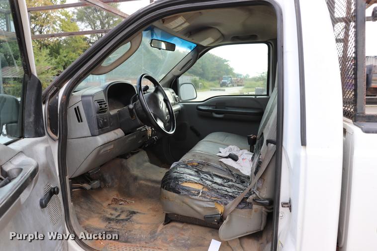 image for item DQ9355 2005 Ford F250 Super Duty XL pickup truck
