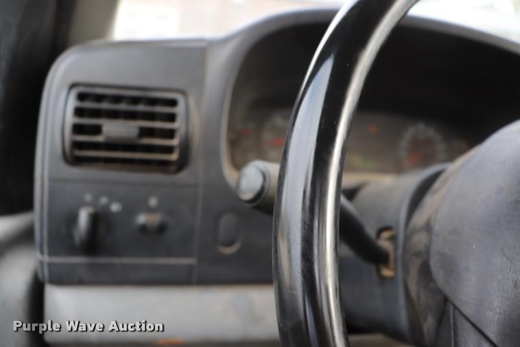 image for item DQ9355 2005 Ford F250 Super Duty XL pickup truck