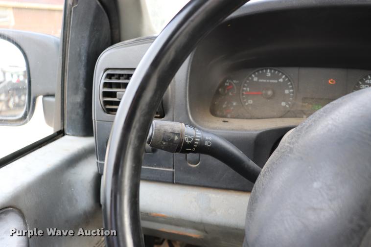 image for item DQ9355 2005 Ford F250 Super Duty XL pickup truck