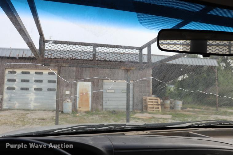 image for item DQ9355 2005 Ford F250 Super Duty XL pickup truck