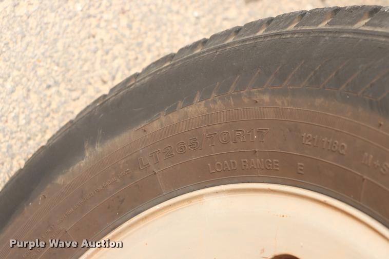 image for item DQ9355 2005 Ford F250 Super Duty XL pickup truck