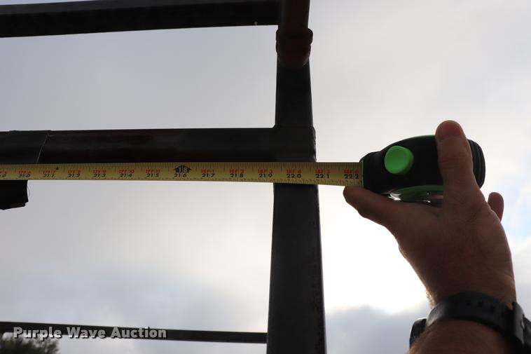 image for item DQ9355 2005 Ford F250 Super Duty XL pickup truck