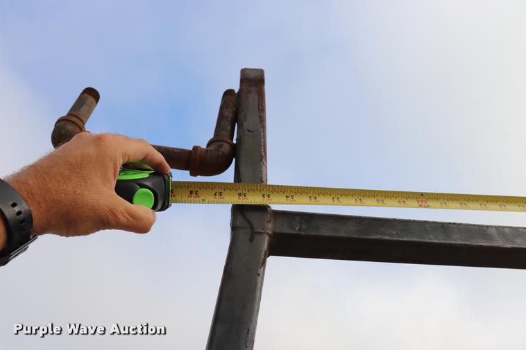 image for item DQ9355 2005 Ford F250 Super Duty XL pickup truck