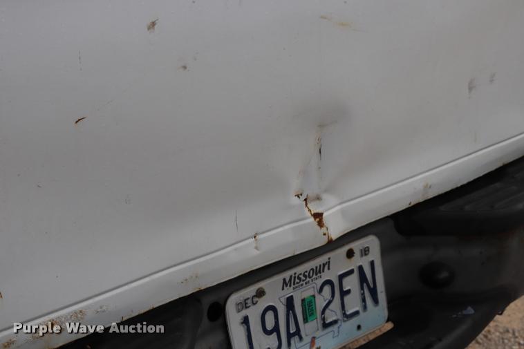 image for item DQ9355 2005 Ford F250 Super Duty XL pickup truck