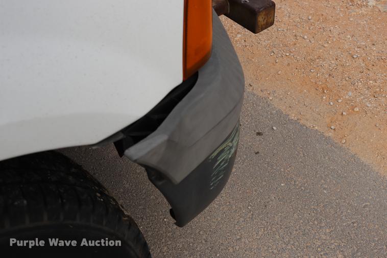 image for item DQ9355 2005 Ford F250 Super Duty XL pickup truck