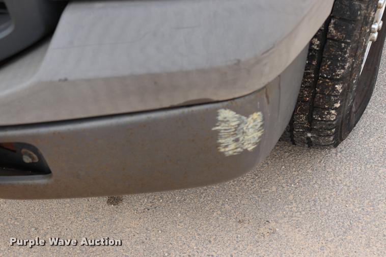 image for item DQ9355 2005 Ford F250 Super Duty XL pickup truck