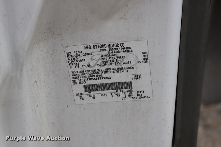 image for item DQ9355 2005 Ford F250 Super Duty XL pickup truck