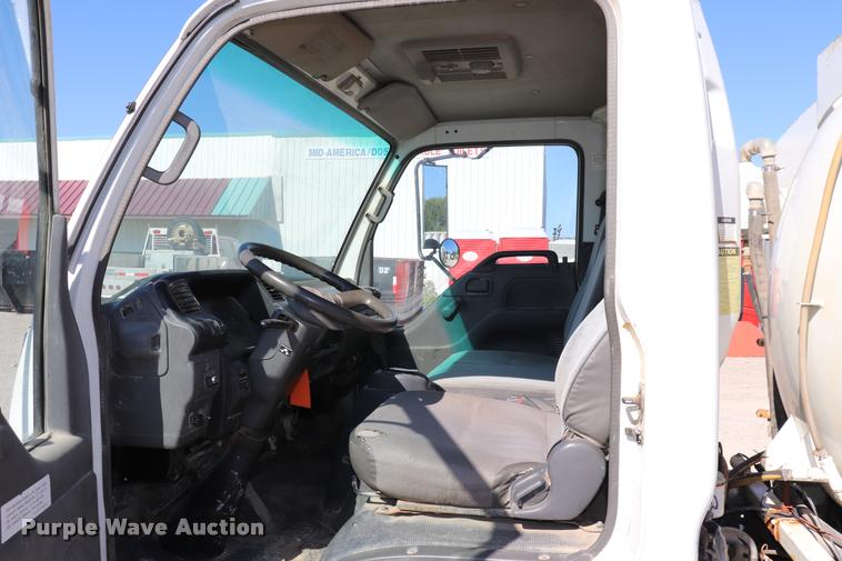 image for item DQ9380 2003 Isuzu NPR vacuum truck