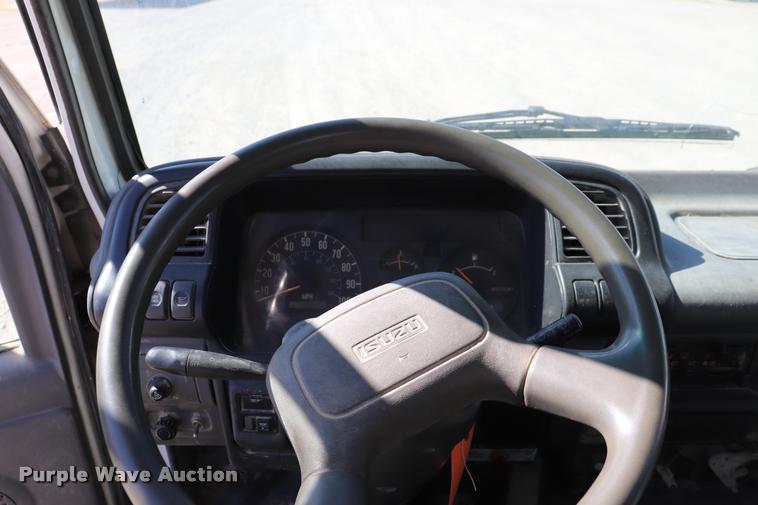 image for item DQ9380 2003 Isuzu NPR vacuum truck