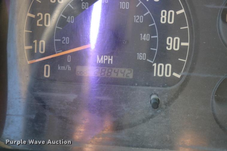 image for item DQ9380 2003 Isuzu NPR vacuum truck