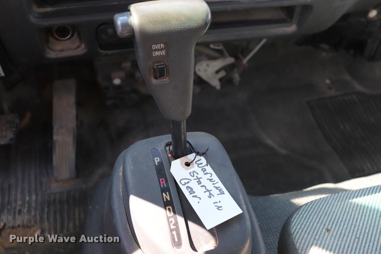 image for item DQ9380 2003 Isuzu NPR vacuum truck