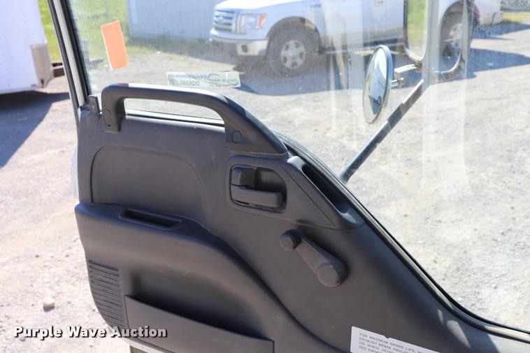 image for item DQ9380 2003 Isuzu NPR vacuum truck