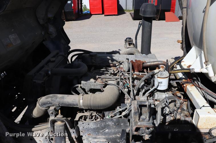 image for item DQ9380 2003 Isuzu NPR vacuum truck