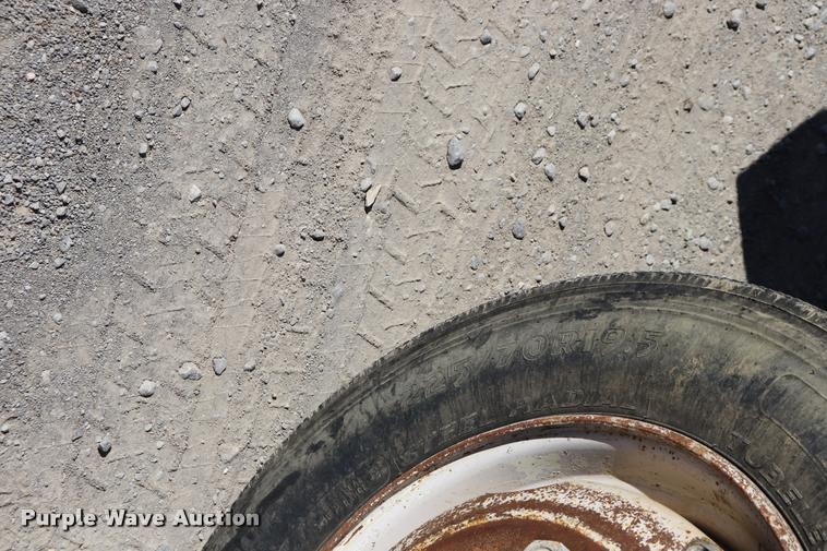 image for item DQ9380 2003 Isuzu NPR vacuum truck