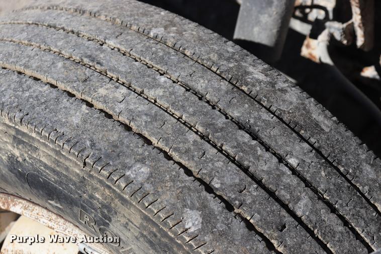 image for item DQ9380 2003 Isuzu NPR vacuum truck